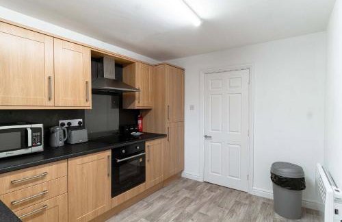 Lovely 2 Bed Harbourside Apartment with Sea Views - Photo 11