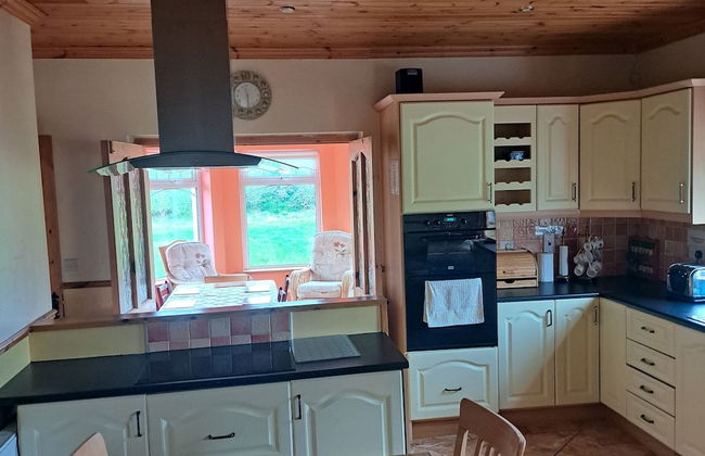 Spacious 6-bed House 10 Minutes From Knock Airport - Photo 14