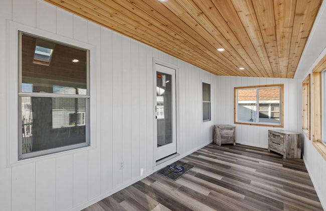 Modern Cottage Perfect For Winter Rental - Photo 8