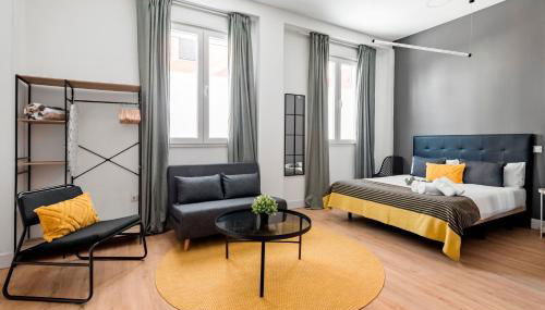 Charming Lucero - Foto 2