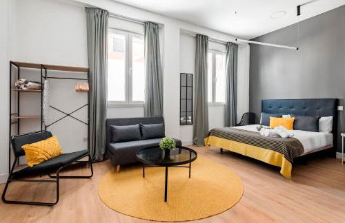 Charming Lucero - Foto 2