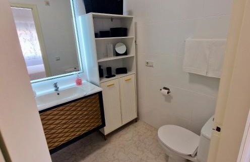 Tranquil Bungalow Retreat - Photo 22