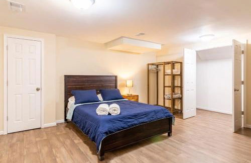 5 bedrooms with 4 Full Bath Fire Pit BBQ and Plush Amen on 1 2 acre - Photo 16