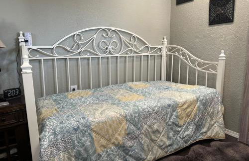 Nestled in a peaceful neighborhood - Foto 21