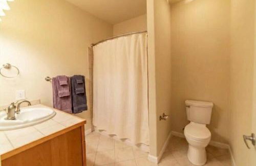 Spacious Ski Chalet W Indoor Hotub & Sep Suite! - Foto 4