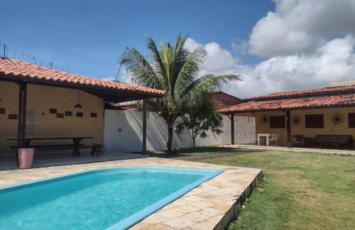 casasveraneio , Barra de são Miguel casa com 4 quartos sendo 2 suítes,todos com ar condicionado, 300 m da praia, 5 minutos praia das conchas e 10 do gunga! Área de lazer com piscina de 10 m churrasqueira e freezer!a melhor! - Foto 24