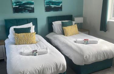 Spacious 4-bed Ample Parking Fast WiFi Contractor Family Friendly - Photo 48