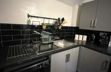 Luxury Modern Apartment, Sleeps 4 and Games Room - Photo 13