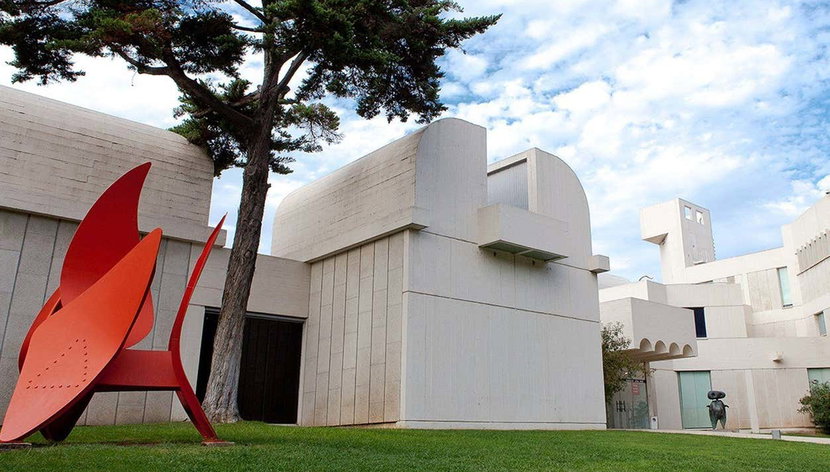 Entrada a la Fundación Joan Miró - Foto 3, Contemplando los exteriores del edificio