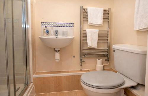 Central Comfort Southampton, Free Parking - Photo 7