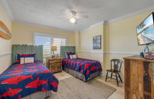 New dog-friendly Listing! Updated direct oceanfront with spacious balcony and heated pool - Foto 18