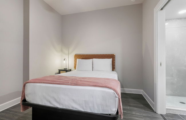 Bywater Suite Hotel - Photo 36