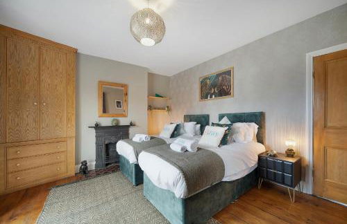 4 bedroom home with Garden, Game room, Parking- Esho Stays - Foto 11