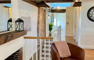 4 King Suites, Downtown, Outlets, Beach, Historic - Photo 39