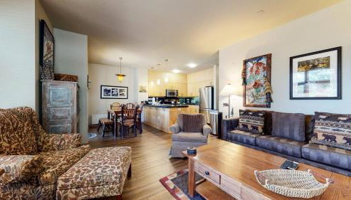 Solstice 11 Amazing Location on Golf Course, Heated Garage, Private Washer Dryer condo - Foto 4
