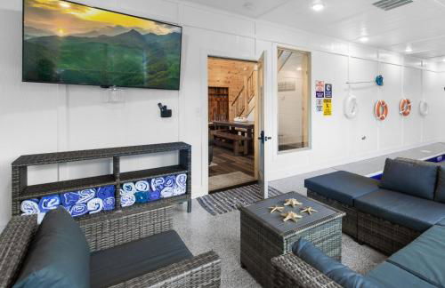 Smoky Bear Splash Top Rated Private Pool Cabin with Hot Tub, Mtn Views, Arcade Games, Excellent Location - Foto 20