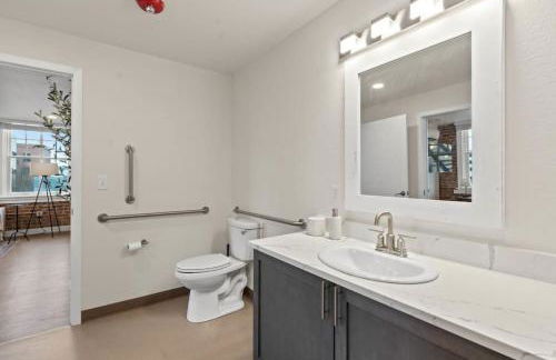 Luxury w King Beds, Pool Table, Central Downtown! - Foto 13