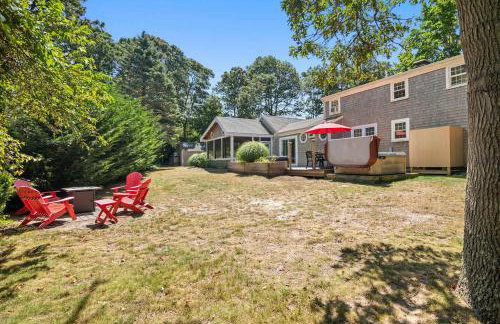 Stellar Home with Hot Tub & Movie Room - Foto 34