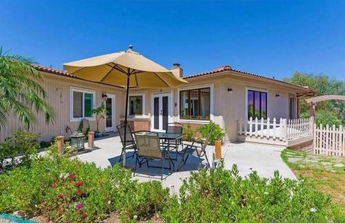 Majestic 5BR Villa with Guesthouse, Pool & Spa - Foto 29