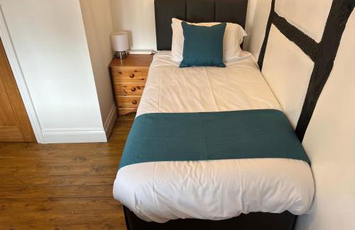 Cosy 3 Bed Cottage-Gloucester-Parking-Garden-Free Hot Tub Weekends-Work or Leisure - Foto 30