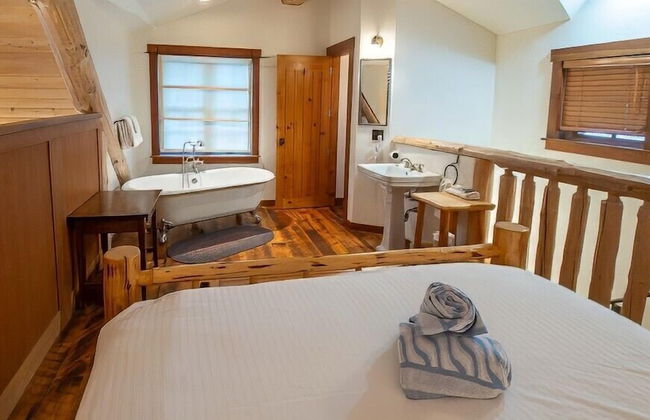 Snow Creek Cabins by Fernie Lodging Co. - Photo 36