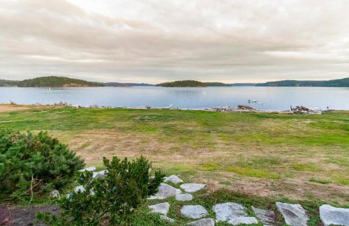 Fidalgo Island Waterfront Stunner - Photo 38