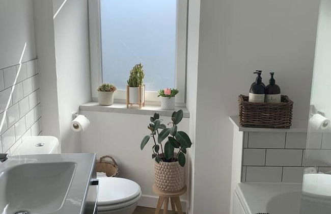 Beautiful 2-bed Study or Visit Flat - Foto 8