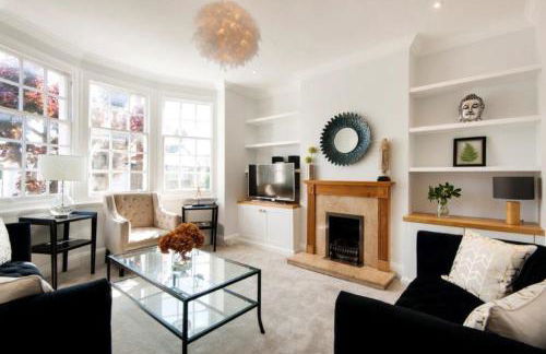 Modern Family Home in London Close to Amenities and Train - Foto 1