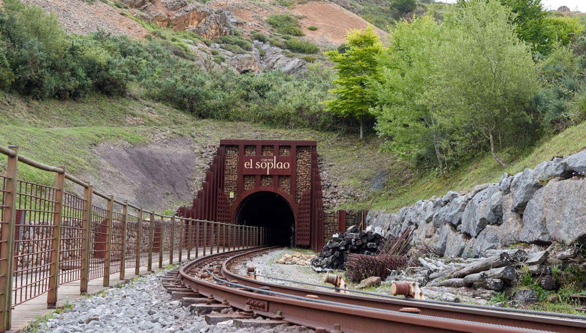 Visita guiada por la Cueva El Soplao - Foto 1