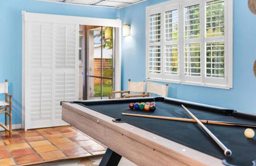 Centrally Located 4BD Oasis with Pool & Movie Patio - Foto 2