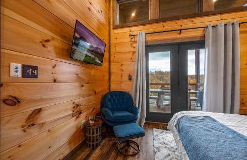 The Overlook - '21 Cabin - Gorgeous Unobstructed Views - Fire Pit Table - GameRm - HotTub - Xbox - Lots of Bears - Foto 26