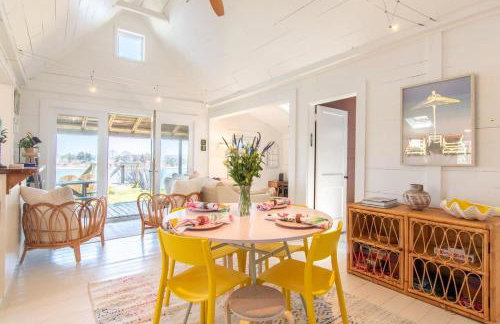 Seaside Retreat w Private Beach Landing - Foto 3