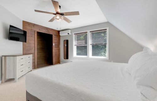 Waterfront Access with Kayaks Private Deck and a Firepit - Photo 30