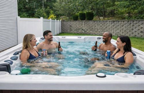 Luxury Villa with Hot Tub, Two Fire Pits, King Bed Suite, Game Room & Fenced Yard - Foto 9