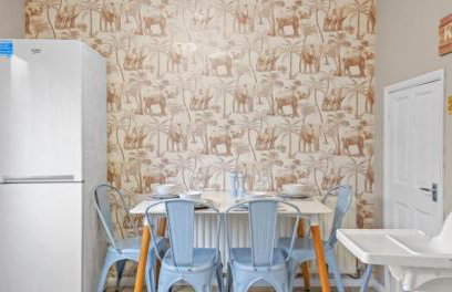 Spacious 3-Bed Home Near M1, Sky TV & Netflix Included 2x Parking Spaces Garden Fast Wifi Contractors Travellers Relocators Leisure Welcome - Foto 17