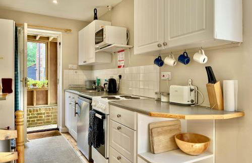 Library Cottage by inspirestays-com - Foto 18