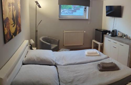 Ferien- Messe- Handwerkerzimmer mit Bad - Foto 2