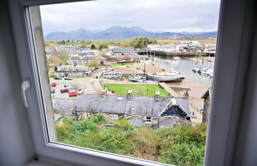 Harbour & Mountain Views, Porthmadog House, Sleeps 9, 4 Bedrooms, Two and Half Bathrooms - Photo 60