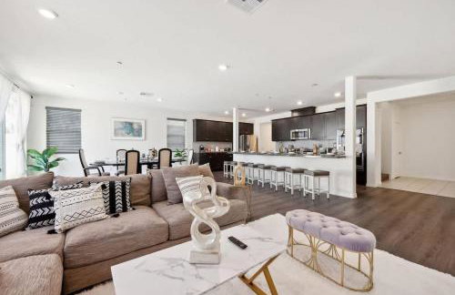 Entire Private Home with 5 Bedrooms 3 Bathrooms, 3000 sqft, Gated Yard, Garage, Nice View, Available Now - Foto 23