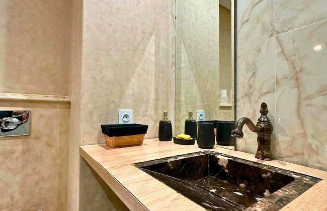 The Tropical Luxury 2BR City Centre Retreat - Photo 18