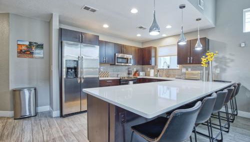Modern Townhome near Old Town, Breweries, & River! - Foto 2