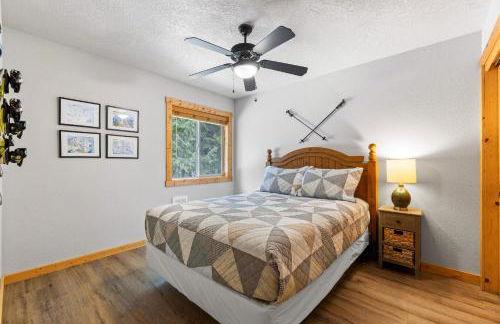 Grandmas Hideaway - walk to downtown, private hot tub, pet friendly with patio - Foto 16