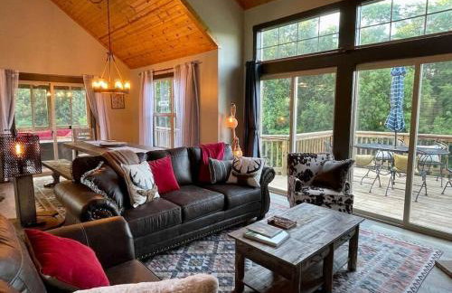 Gorgeous cabin 3bdrm/3bth, hot tub, fireplace, kid/pet friendly - Foto 62