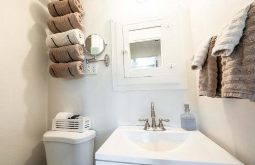 Spring Serenity Chic 1BR Apt Walk to UofA - Foto 40