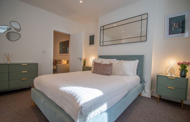 2 Bedroom Flats in Covent Garden - Photo 2