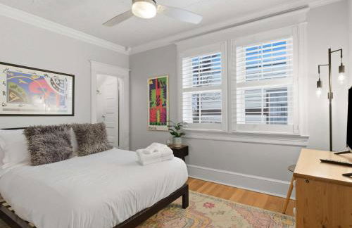 Charming 4BR Bungalow - Steps to Clarendon METRO - Foto 2