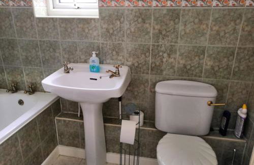 Spacious semi detached house - Photo 7