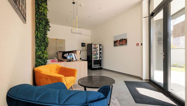 Coin salon dans le hall