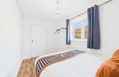 Desert Orchid by Signature Stays - Racecourse - Parking - 5-Bed - Photo 8