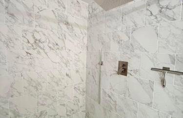 Brand New 4BR Near Downtown and Lucas Oil Stadium - Photo 59